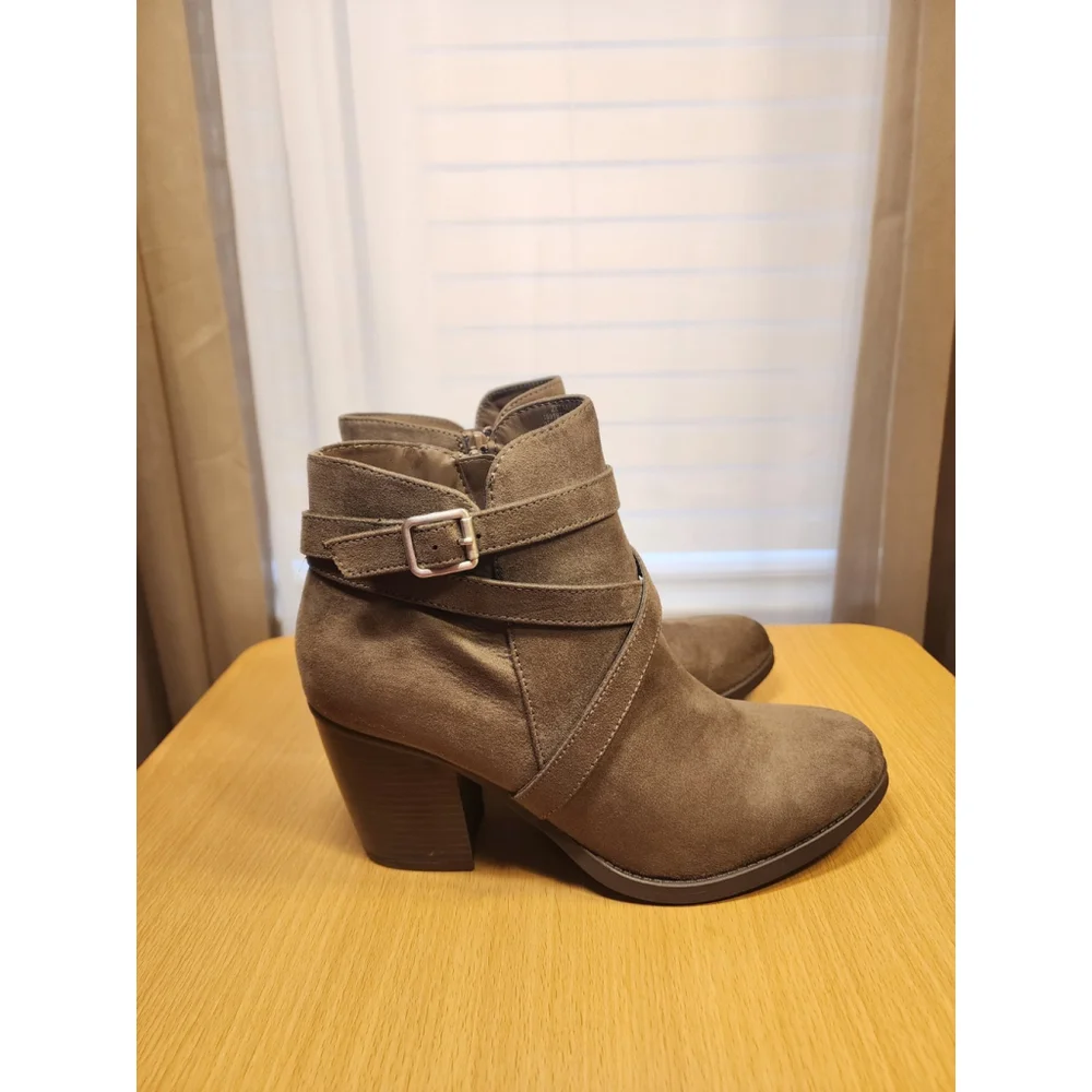 Style & Co Buckle Criss Cross Strap Boots Booties SZ 9 M Grey Gray Dark Taupe